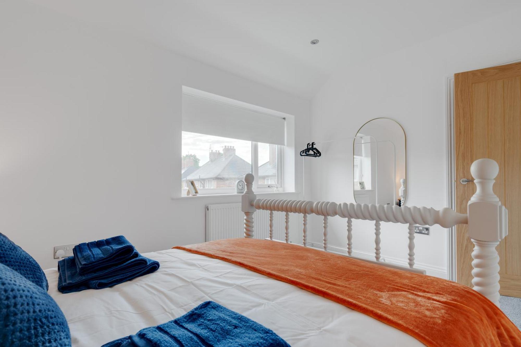 Shawe House - 10 Minute Mcr Airport - Free Parking Villa Wythenshawe Rom bilde