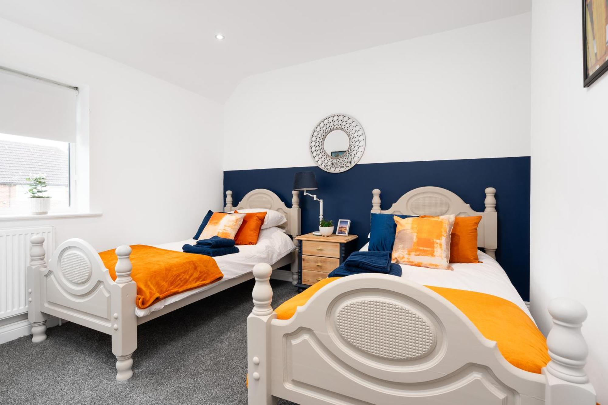 Shawe House - 10 Minute Mcr Airport - Free Parking Villa Wythenshawe Rom bilde