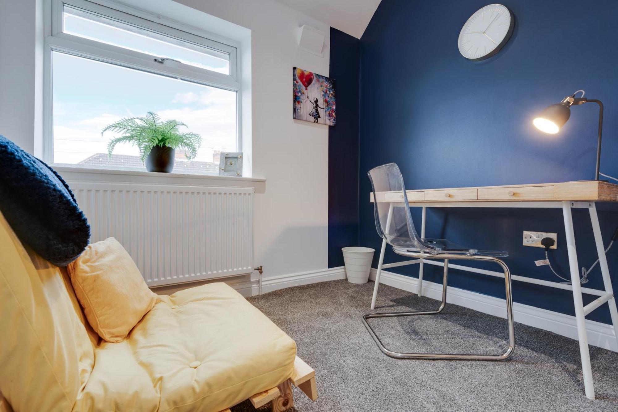 Shawe House - 10 Minute Mcr Airport - Free Parking Villa Wythenshawe Rom bilde
