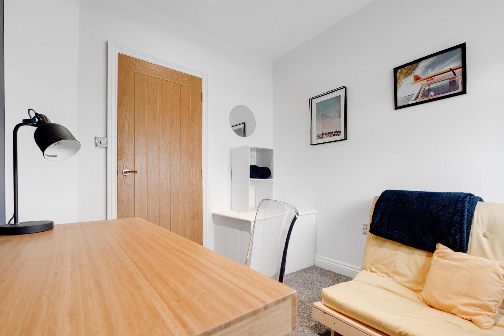Shawe House - 10 Minute Mcr Airport - Free Parking Villa Wythenshawe Rom bilde
