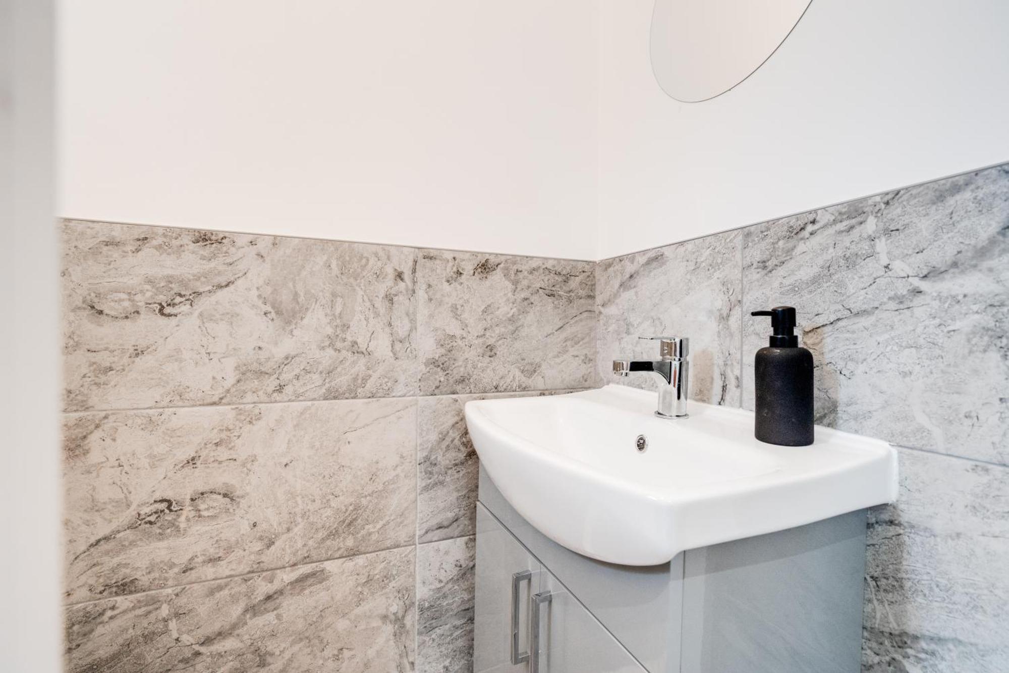 Shawe House - 10 Minute Mcr Airport - Free Parking Villa Wythenshawe Rom bilde