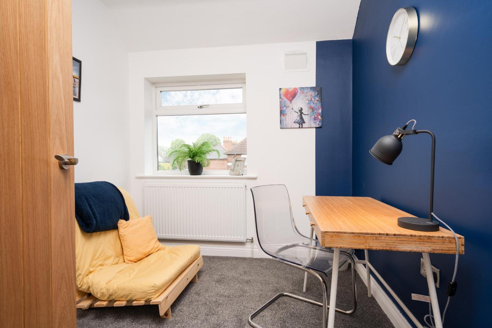 Shawe House - 10 Minute Mcr Airport - Free Parking Villa Wythenshawe Rom bilde