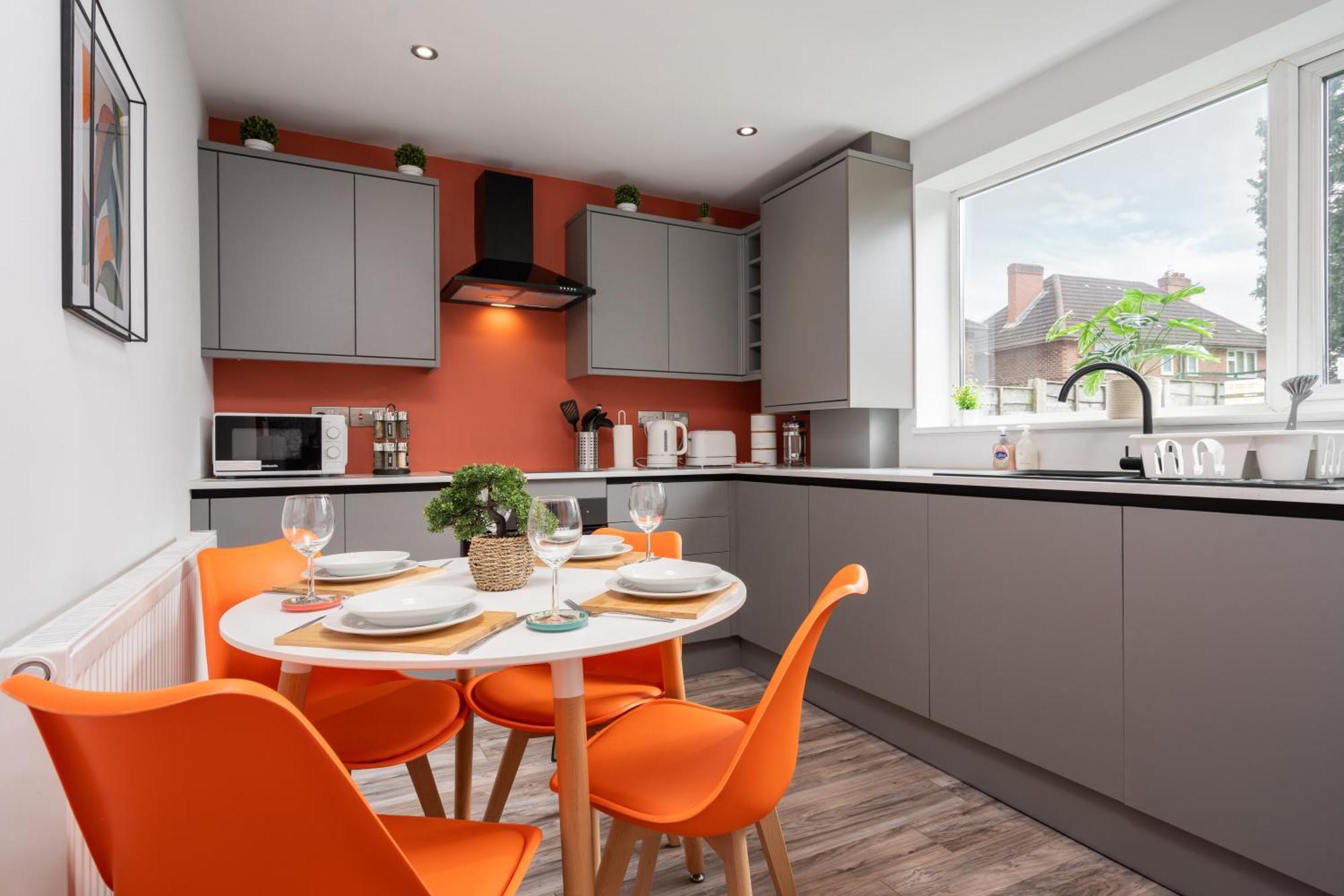 Shawe House - 10 Minute Mcr Airport - Free Parking Villa Wythenshawe Rom bilde