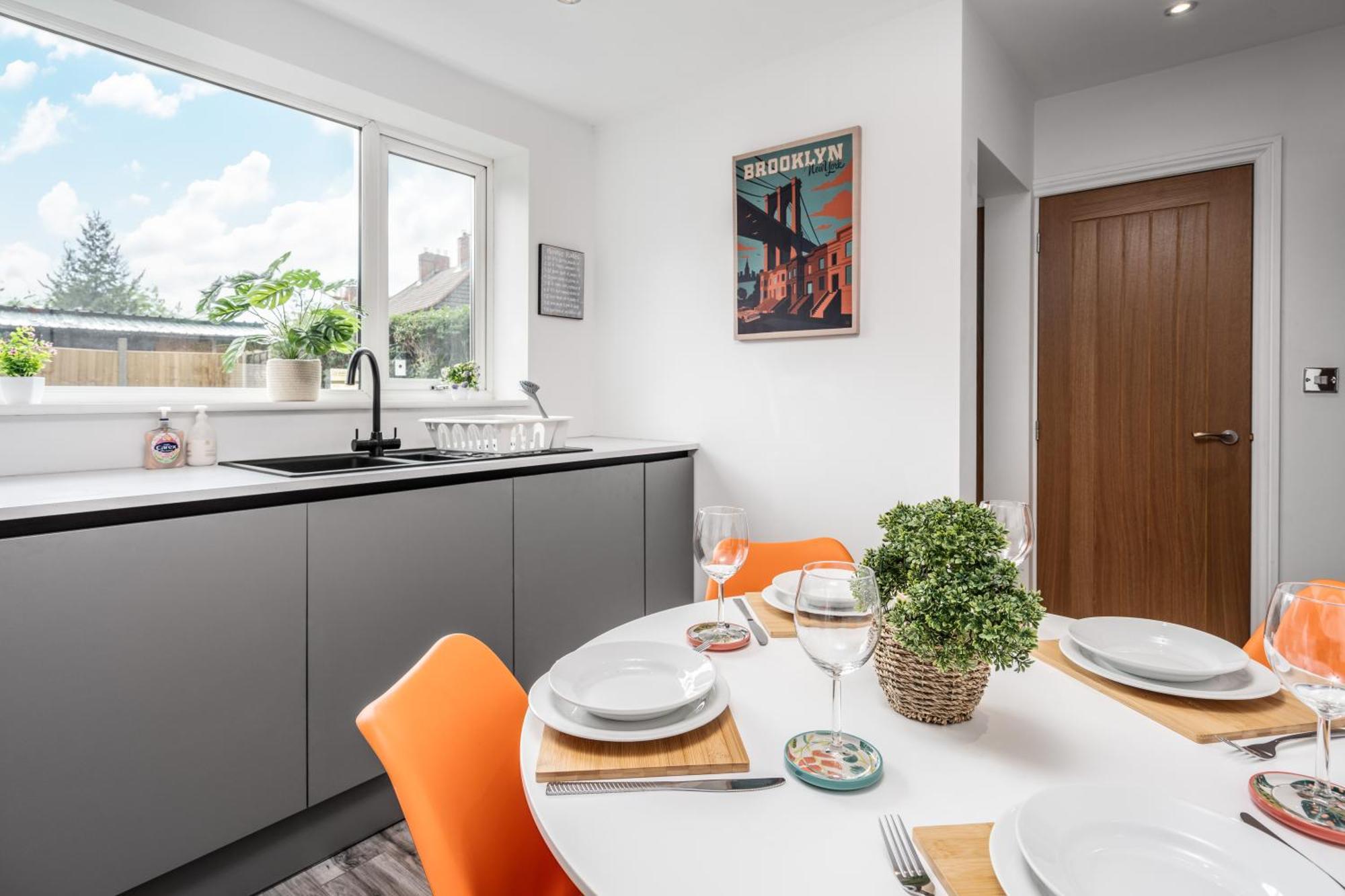 Shawe House - 10 Minute Mcr Airport - Free Parking Villa Wythenshawe Rom bilde